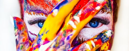 main couleur comanimale travail soin comanimale